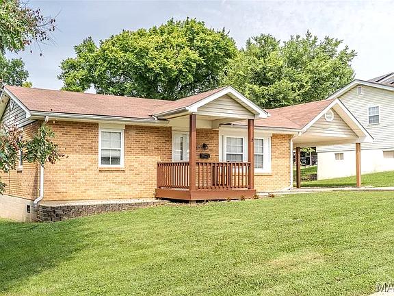 5 Richardson front exterior and lawn