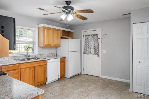 5 Richardson kitchen and dining area