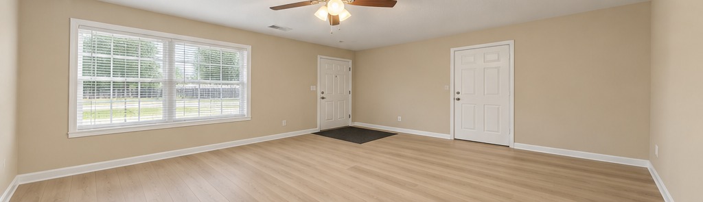 5 Richardson entry room with beige walls and light wood LVP flooring