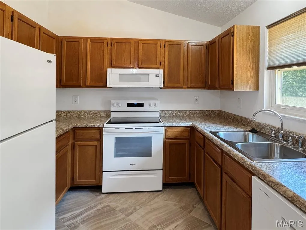 Union Missouri rental home kitchen