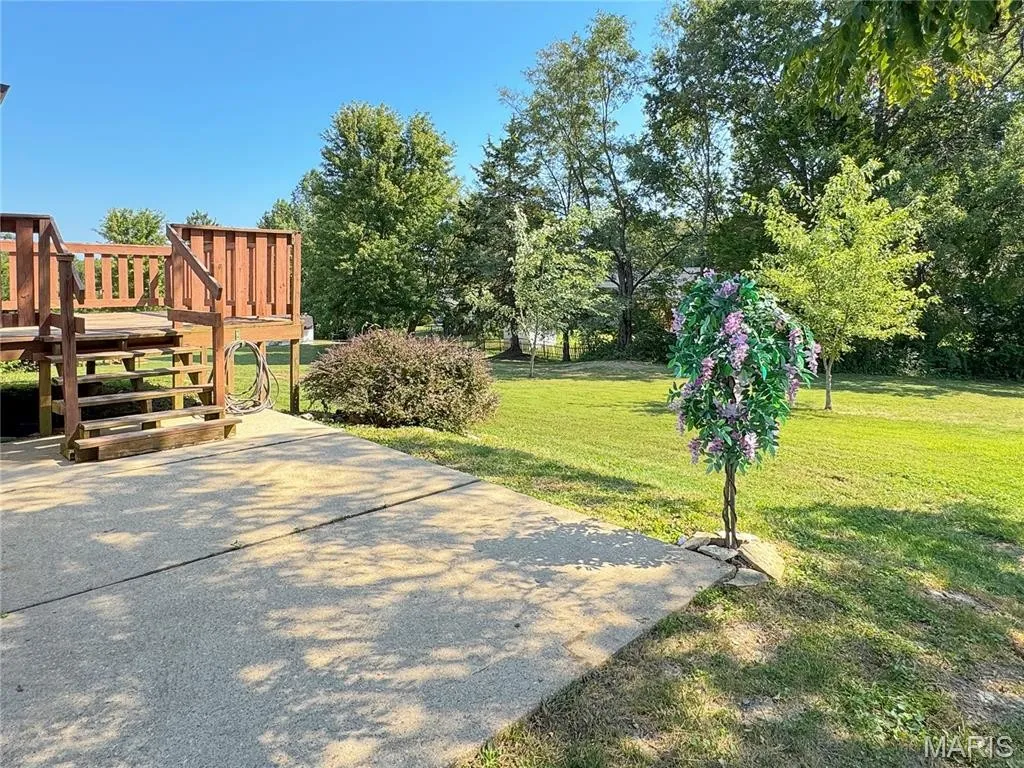 Union Missouri rental home backyard