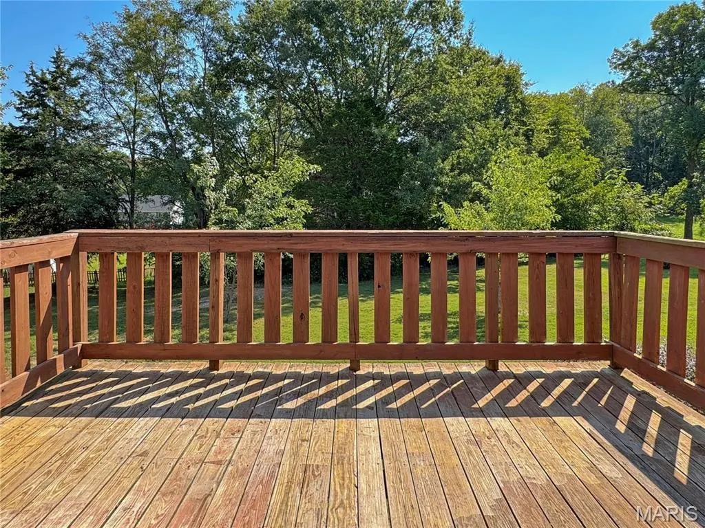 Union Missouri rental home deck and yard