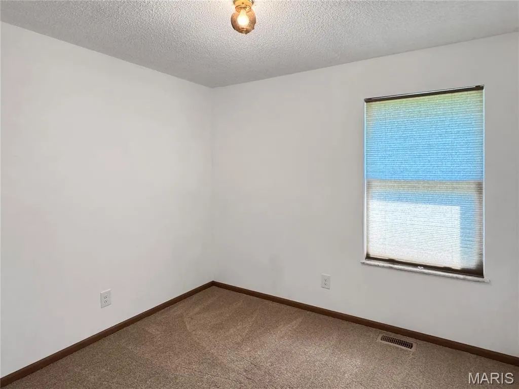 Union Missouri rental home bedroom