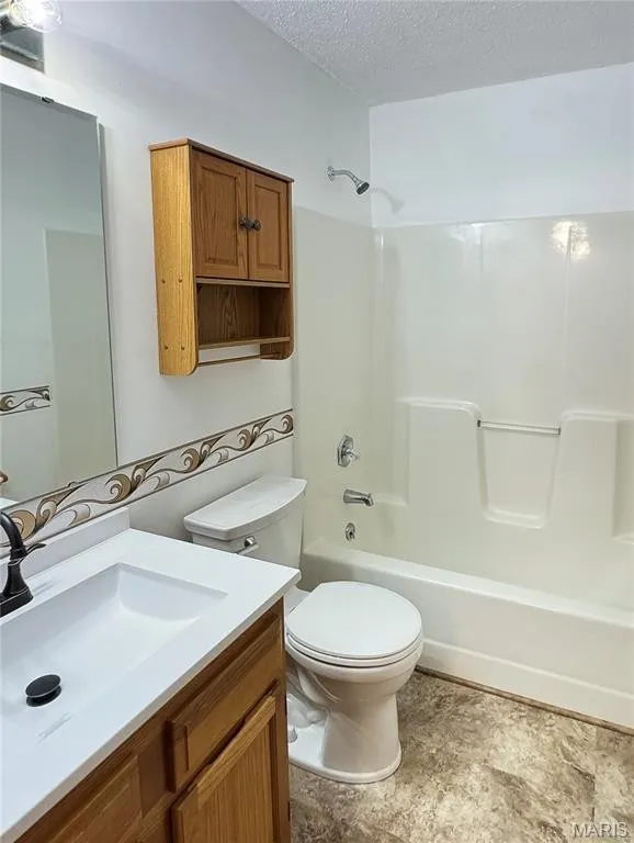 Union Missouri rental home bathroom